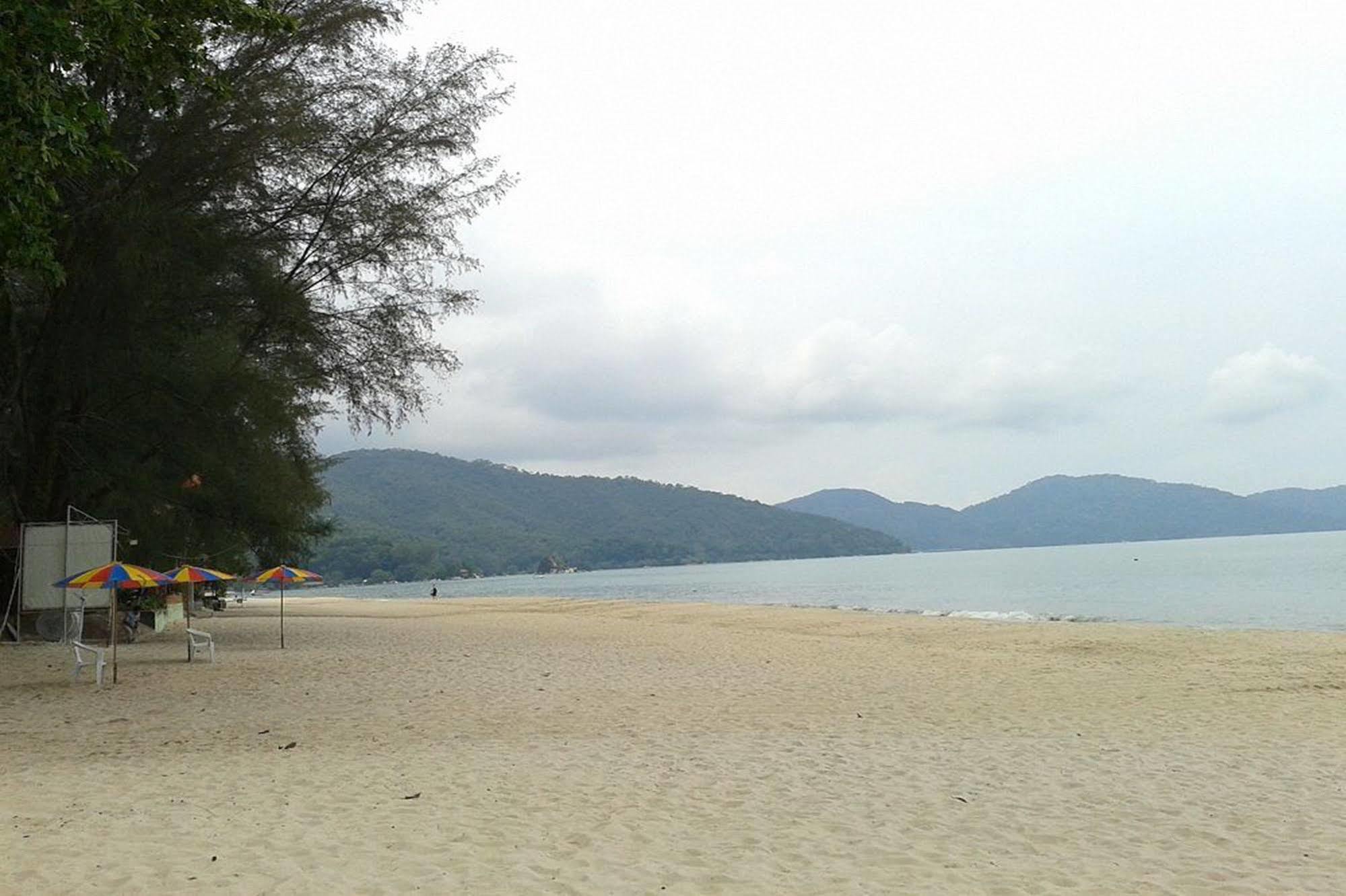 Baba'S Guest House By The Sea Batu Ferringhi Esterno foto