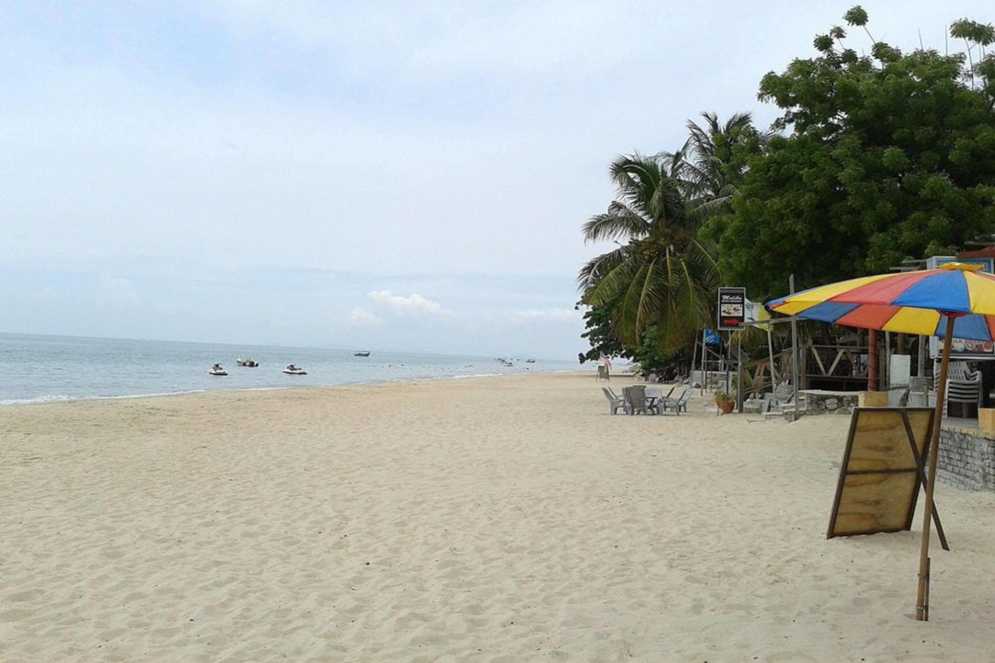 Baba'S Guest House By The Sea Batu Ferringhi Esterno foto